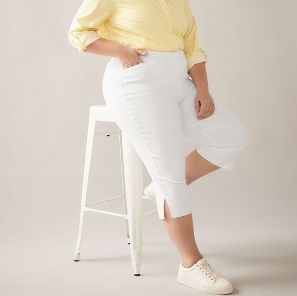 28 - In Every Story | Savvy Solid Capri Pull On Pants - Picture 8 of 9